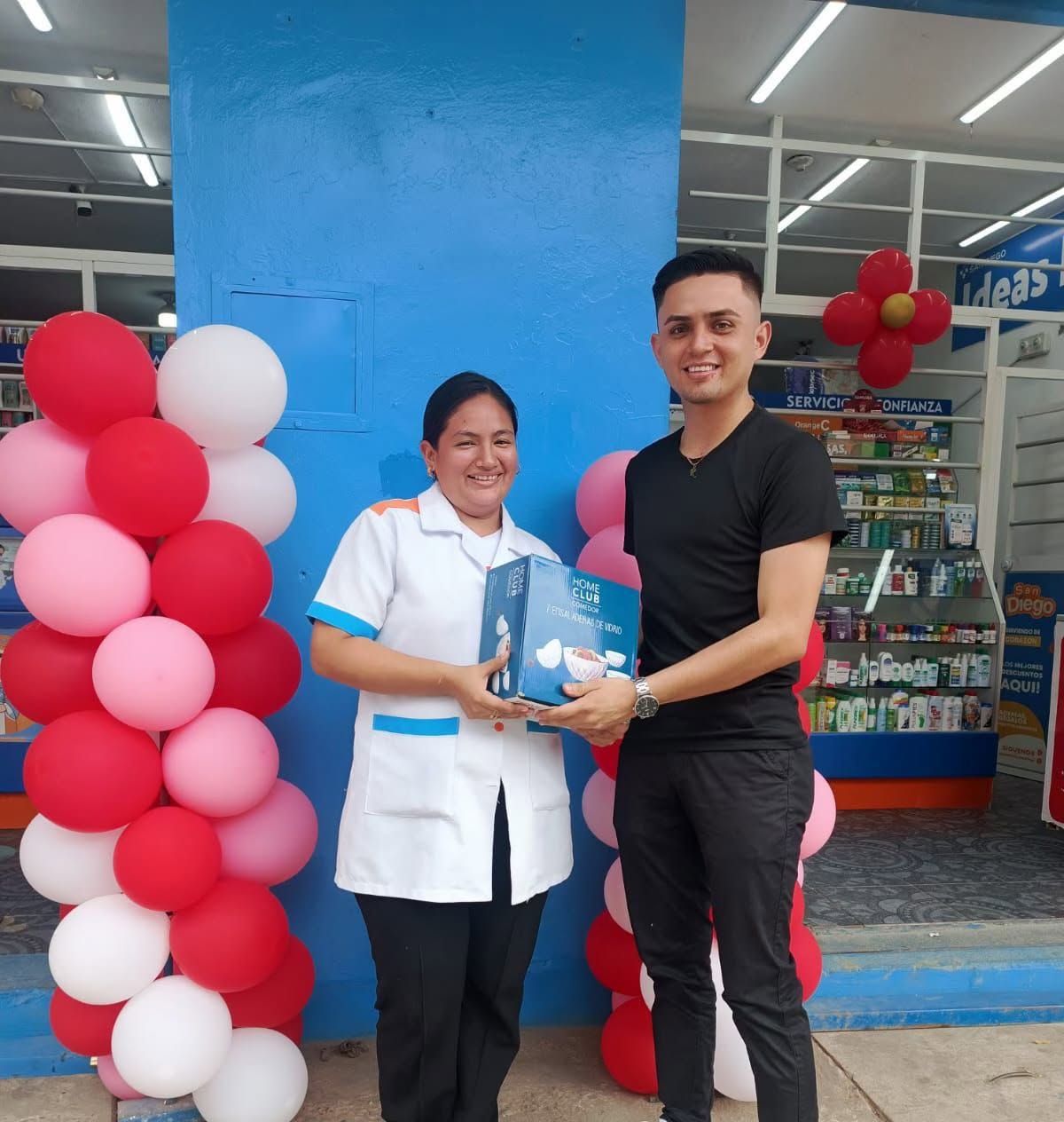 Equipo de Farmacias San Diego atendiendo